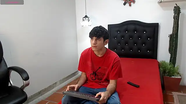 Snapshot of billy_wild chatting on 05-06-26, 11:15 billy wild online show from 05-06-26, 11:15