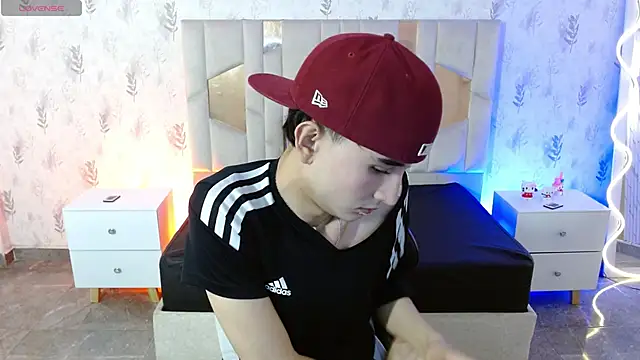 Snapshot of Eidan_tay chatting on 05-06-26, 07:41 Eidan tay online show from 05-06-26, 07:41