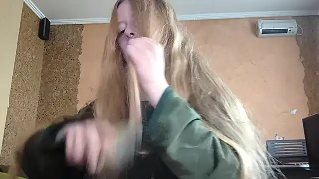 Snapshot of KateVibe_01 chatting on 06-14-26, 12:08 KateVibe 01 online show from 06-14-26, 12:08