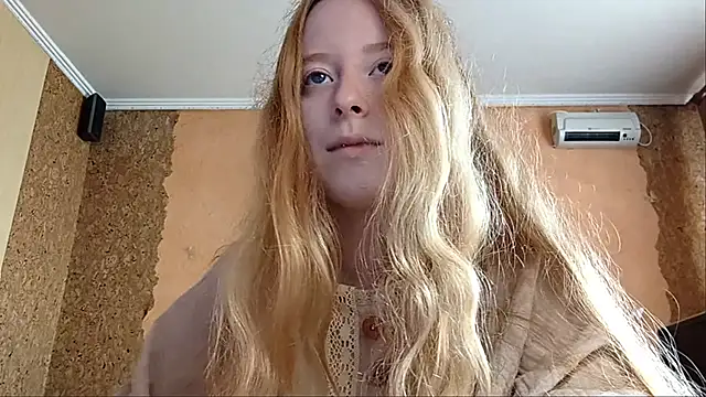 Snapshot of KateVibe_01 chatting on 06-20-26, 12:36 KateVibe 01 online show from 06-20-26, 12:36