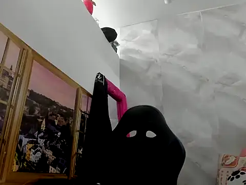 EllyBloom online show from 05-12-26, 01:41