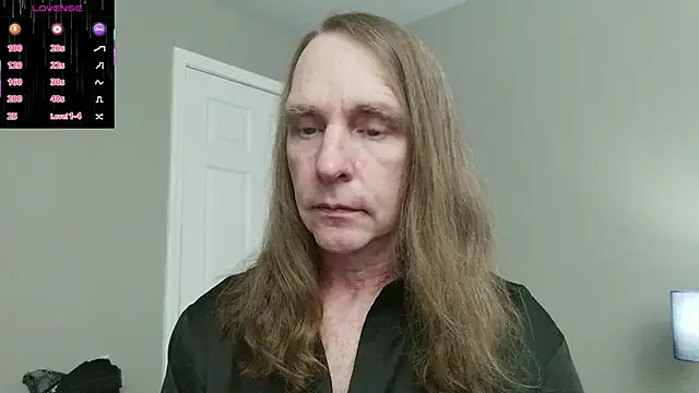 Snapshot of Magnus_Luv chatting on 07-04-26, 01:12 Magnus Luv online show from 07-04-26, 01:12