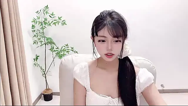 Snapshot of Kitteovo chatting on 06-18-26, 04:35 Kitteovo online show from 06-18-26, 04:35
