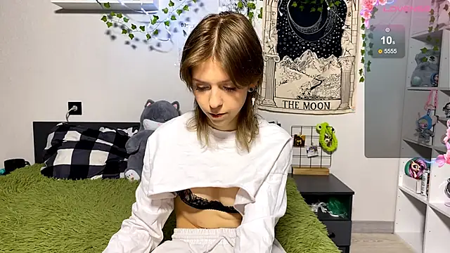 LunaBless online show from 04-11-26, 11:09