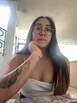 Snapshot of vampiralatina chatting on 05-14-26, 05:20 vampiralatina online show from 05-14-26, 05:20