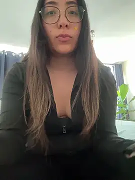 Snapshot of vampiralatina chatting on 05-20-26, 05:41 vampiralatina online show from 05-20-26, 05:41