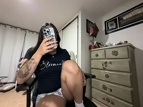 Snapshot of vampiralatina chatting on 05-24-26, 04:28 vampiralatina online show from 05-24-26, 04:28