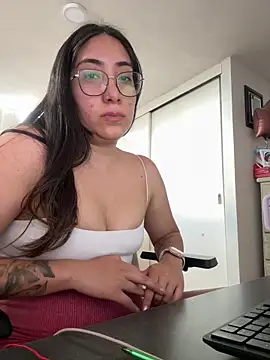 Snapshot of vampiralatina chatting on 05-25-26, 05:41 vampiralatina online show from 05-25-26, 05:41
