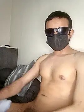 LuisLatinboyy online show from 04-05-26, 08:39