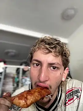 Snapshot of ZarcoXIX chatting on 06-12-26, 08:19 ZarcoXIX online show from 06-12-26, 08:19