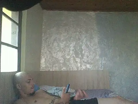 Snapshot of robertmrn112 chatting on 06-02-26, 04:53 robertmrn112 online show from 06-02-26, 04:53