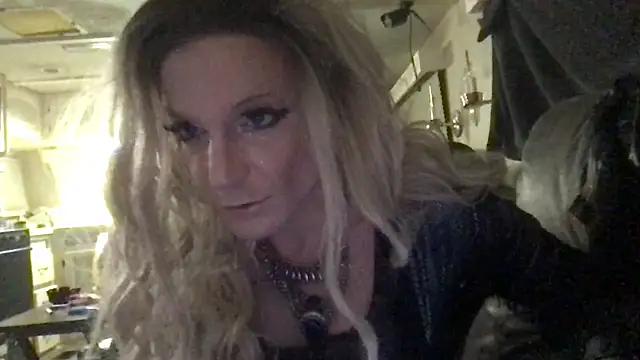 Snapshot of GypsiiCornel chatting on 04-26-26, 02:42 GypsiiCornel online show from 04-26-26, 02:42