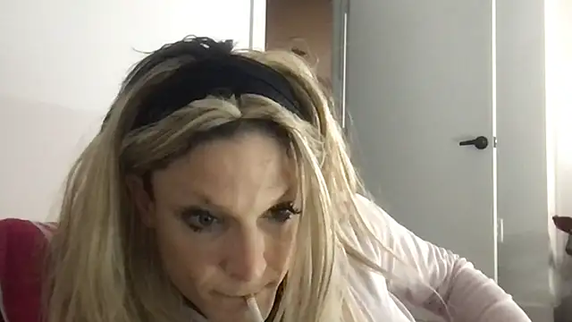 Snapshot of GypsiiCornel chatting on 05-27-26, 01:52 GypsiiCornel online show from 05-27-26, 01:52