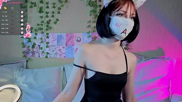 Snapshot of LunaNyanmi chatting on 04-15-26, 09:49 LunaNyanmi online show from 04-15-26, 09:49
