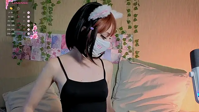 Snapshot of LunaNyanmi chatting on 05-13-26, 02:36 LunaNyanmi online show from 05-13-26, 02:36