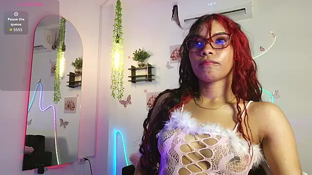 Snapshot of Daviana_hill_ chatting on 04-09-26, 01:05 Daviana hill online show from 04-09-26, 01:05