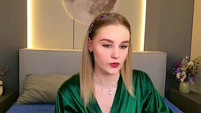 Snapshot of Molly_Voses chatting on 06-23-26, 08:51 Molly Voses online show from 06-23-26, 08:51