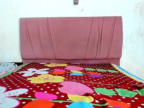 Snapshot of Junior_bebe chatting on 04-09-26, 02:11 Junior bebe online show from 04-09-26, 02:11