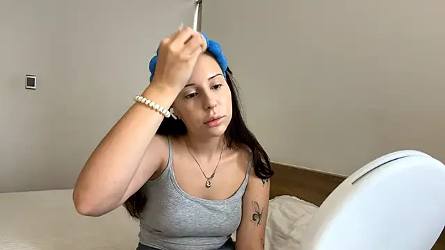 VinitaAskia online show from 04-15-26, 05:14