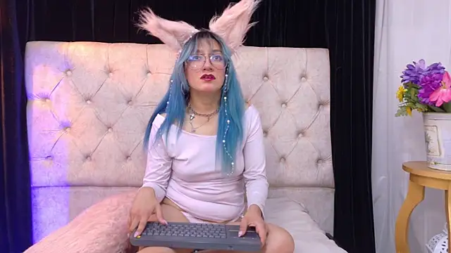Zafiro Kitsune online show from 06-03-26, 04:26