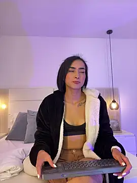 Snapshot of dhalia_lux_ chatting on 04-24-26, 01:41 dhalia lux online show from 04-24-26, 01:41