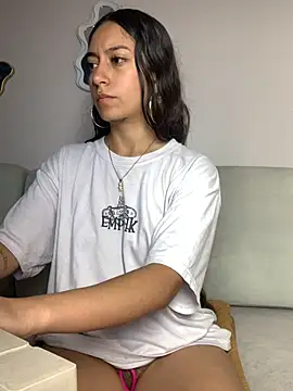 DulceLatinaxo online show from 04-19-26, 09:17