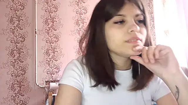 Snapshot of Mialikesun chatting on 04-20-26, 10:18 Mialikesun online show from 04-20-26, 10:18