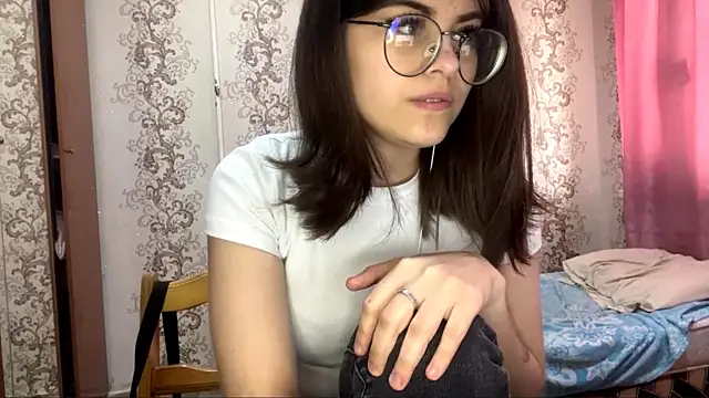 Snapshot of Mialikesun chatting on 05-01-26, 01:05 Mialikesun online show from 05-01-26, 01:05