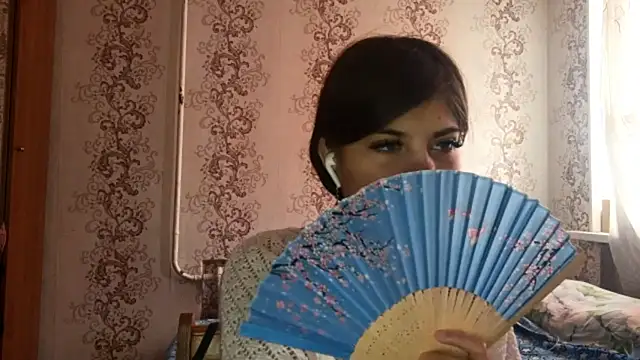 Snapshot of Mialikesun chatting on 05-27-26, 11:18 Mialikesun online show from 05-27-26, 11:18