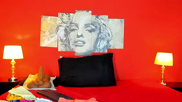 Snapshot of LucianaMadura1 chatting on 05-12-26, 05:43 LucianaMadura1 online show from 05-12-26, 05:43