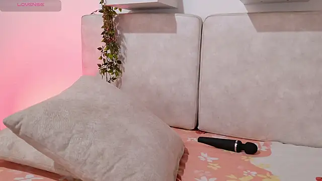 Snapshot of Hanni_Dulce_ chatting on 04-08-26, 12:16 Hanni Dulce online show from 04-08-26, 12:16