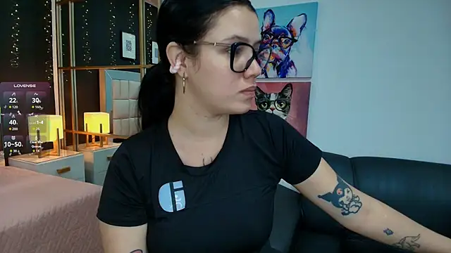 Snapshot of aria_bloomer chatting on 05-20-26, 12:11 aria bloomer online show from 05-20-26, 12:11