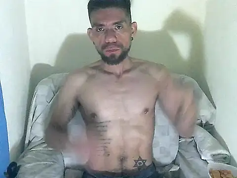 Snapshot of thomas2wood chatting on 06-14-26, 02:24 thomas2wood online show from 06-14-26, 02:24