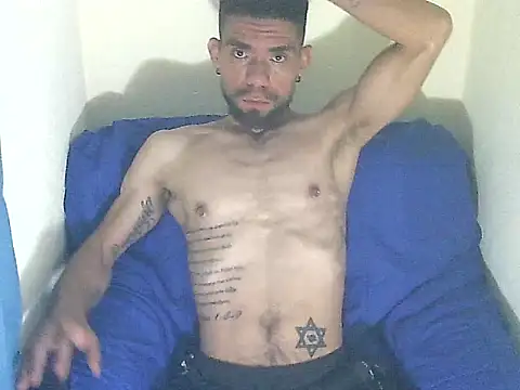 Snapshot of thomas2wood chatting on 06-16-26, 12:57 thomas2wood online show from 06-16-26, 12:57