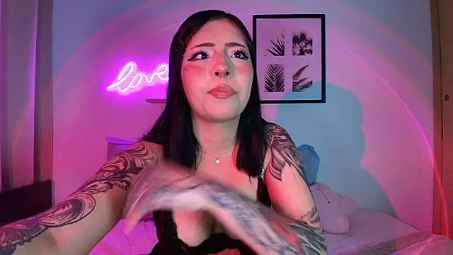 Snapshot of Its__Alice chatting on 04-11-26, 02:38 Its Alice online show from 04-11-26, 02:38