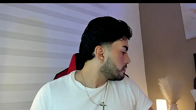 Snapshot of Alexander_Diazz chatting on 04-17-26, 01:36 Alexander Diazz online show from 04-17-26, 01:36
