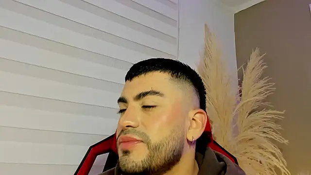 Snapshot of Alexander_Diazz chatting on 05-04-26, 01:51 Alexander Diazz online show from 05-04-26, 01:51