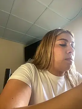  BellaSmith  online show from 07-15-26, 02:55