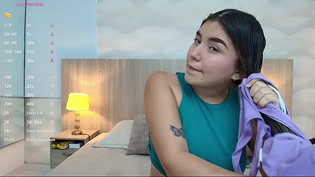 Snapshot of skinny_laura chatting on 07-13-26, 11:02 skinny laura online show from 07-13-26, 11:02