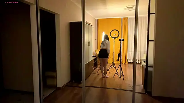 Snapshot of peachlunee chatting on 04-11-26, 03:22 peachlunee online show from 04-11-26, 03:22