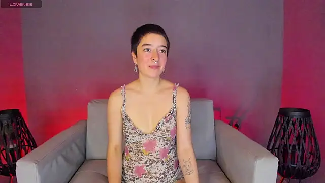 Snapshot of Atheena__ chatting on 04-14-26, 01:17 Atheena online show from 04-14-26, 01:17