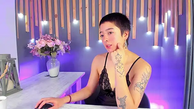 Snapshot of Atheena__ chatting on 04-21-26, 01:06 Atheena online show from 04-21-26, 01:06