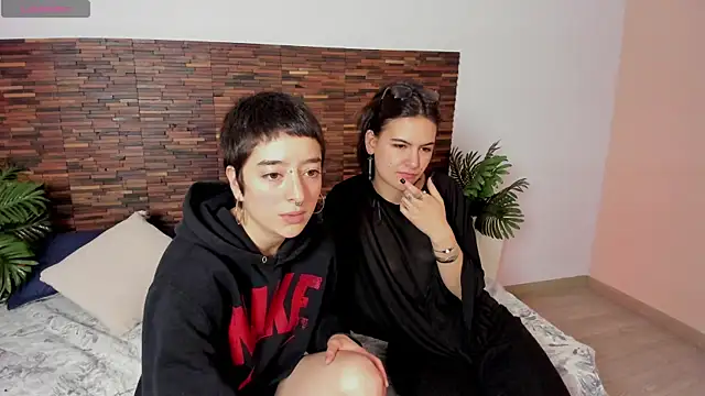 Snapshot of Atheena__ chatting on 05-19-26, 01:17 Atheena online show from 05-19-26, 01:17