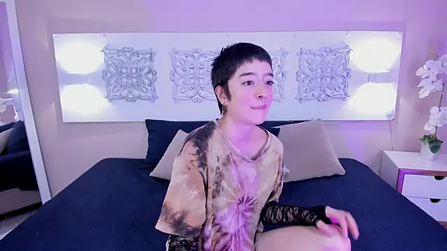 Snapshot of Atheena__ chatting on 05-30-26, 01:30 Atheena online show from 05-30-26, 01:30