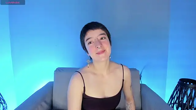 Snapshot of Atheena__ chatting on 06-04-26, 12:33 Atheena online show from 06-04-26, 12:33