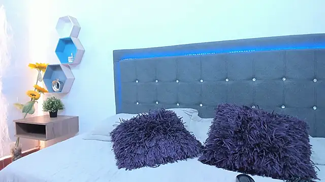 Snapshot of NatashaDiamond chatting on 05-02-26, 01:27 NatashaDiamond online show from 05-02-26, 01:27