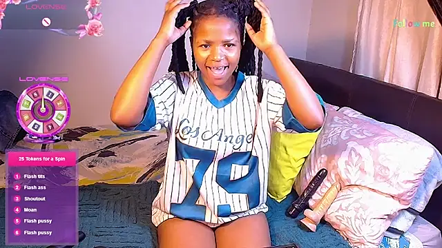 Snapshot of CocoaBelle chatting on 05-02-26, 10:37 CocoaBelle online show from 05-02-26, 10:37