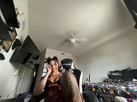 Tattedphoenix online show from 06-25-26, 06:01