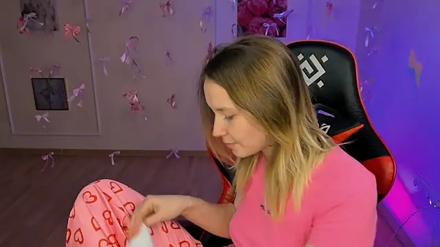 yourella online show from 04-13-26, 08:53