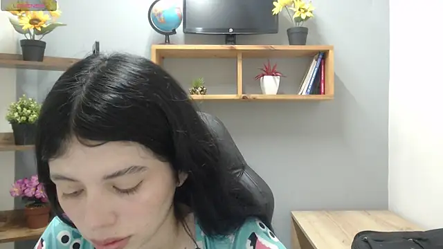 Snapshot of Sophie_Copers chatting on 06-14-26, 02:52 Sophie Copers online show from 06-14-26, 02:52